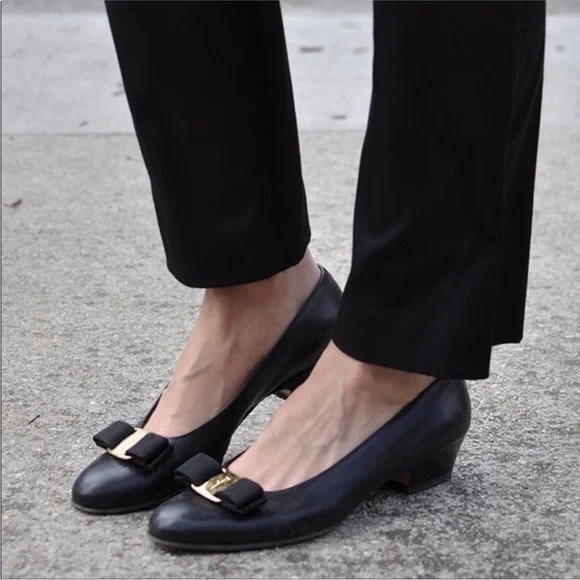 Salvatore Ferragamo Navy Leather Vara Shoes with Bow 9.5 Narrow Never Worn! - Picture 3 of 14